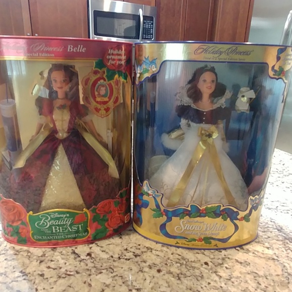 snow white holiday barbie